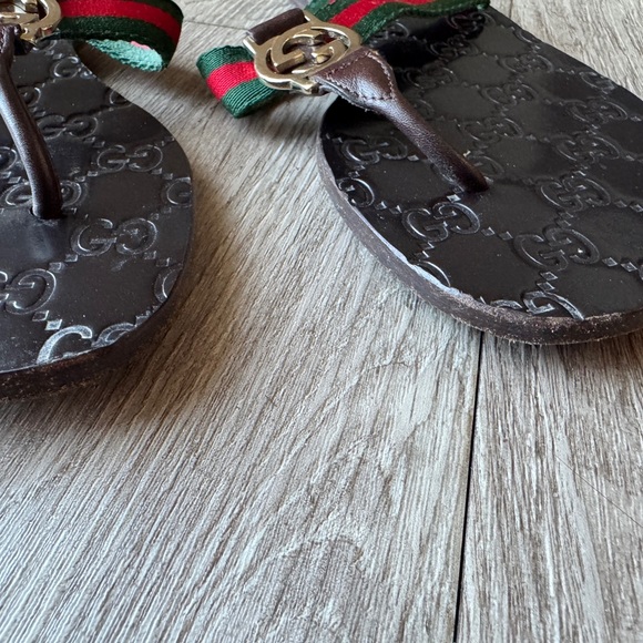 Gucci Dark Brown Sandals with Signature Green and Red Straps Authentic. - Picture 6 of 16